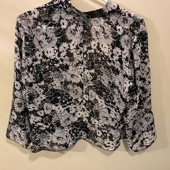 Black and white flower cardigan - Picture 2 of 2
